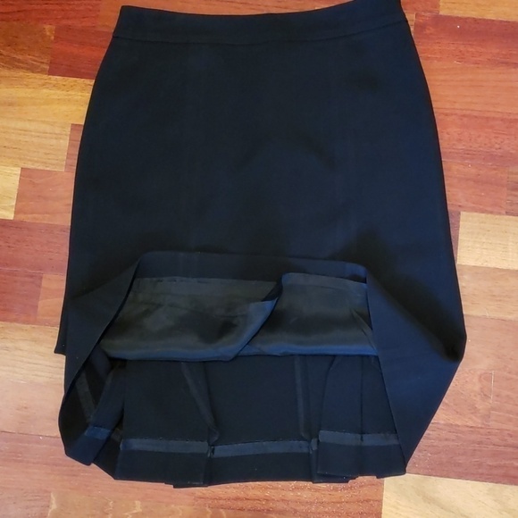 Ann Taylor Double Kick Pleat Skirt Like New! - Picture 6 of 8